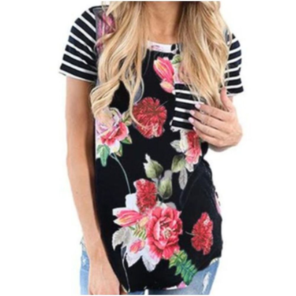 Women’s Floral Short-Sleeved Top